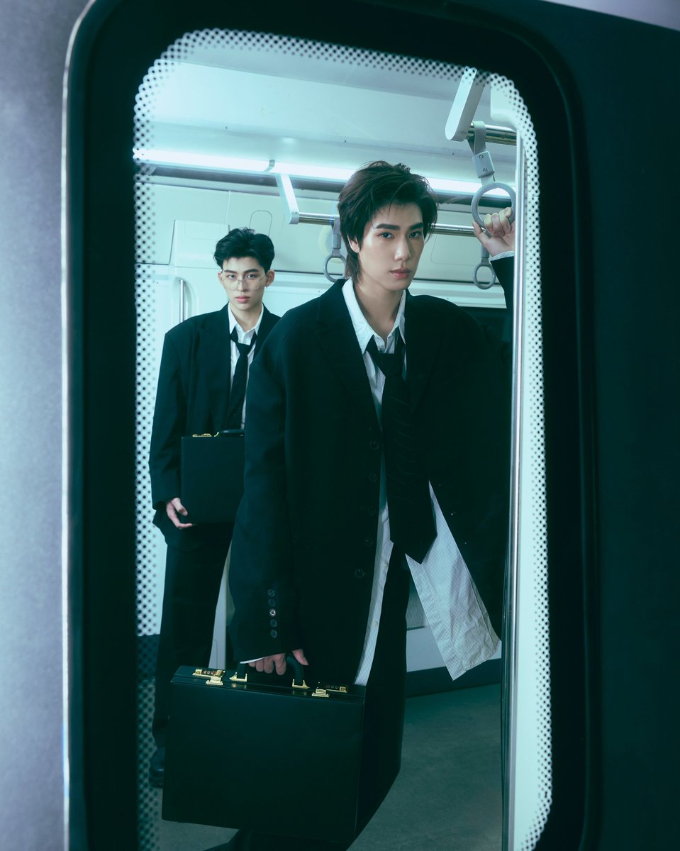 narawinstar's tweet photo. pondphuwin's visuals are so beautifully complementary, i need more photoshoots for them https://t.co/dlRdhTBhFB