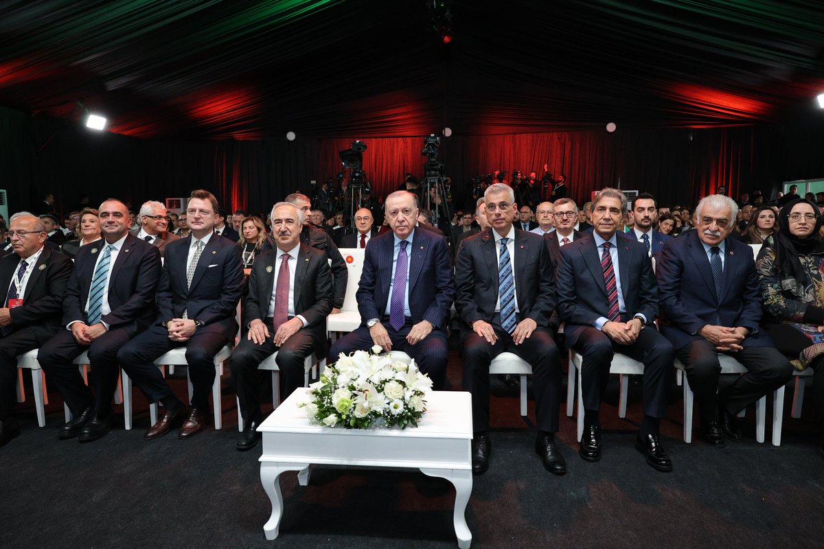 istuniresmi's tweet photo. İÜ İstanbul Hastanesi Çapa ve Esenyurt Yerleşkesi Toplu Açılış ve Temel Atma Töreni, Cumhurbaşkanımız Recep Tayyip Erdoğan’ın Teşrifleriyle Gerçekleştirildi https://t.co/6dnFy9oPfy