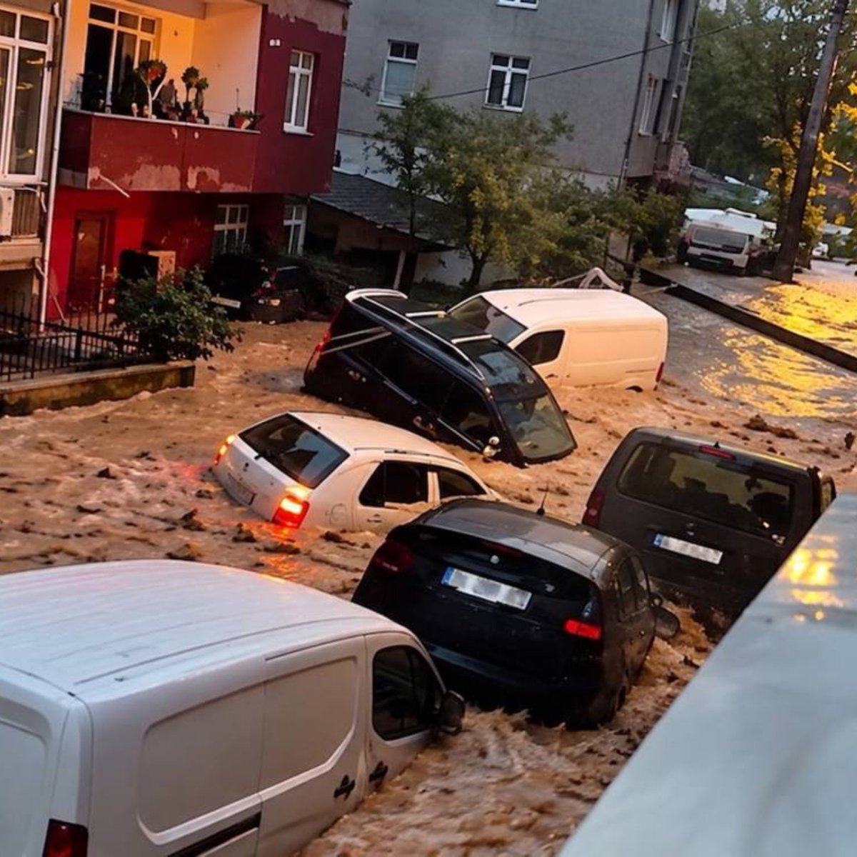 Globalite53's tweet photo. 💥 Yarın 10 il için turuncu, 26 il için sarı kodlu hava uyarısı yapıldı.

• İstanbul, Bursa, Kastamonu, Kocaeli, Sakarya, Sinop, Zonguldak, Bartın, Yalova ve Düzce’de kuvvetli yağış bekleniyor. https://t.co/PbOzCWoPnM