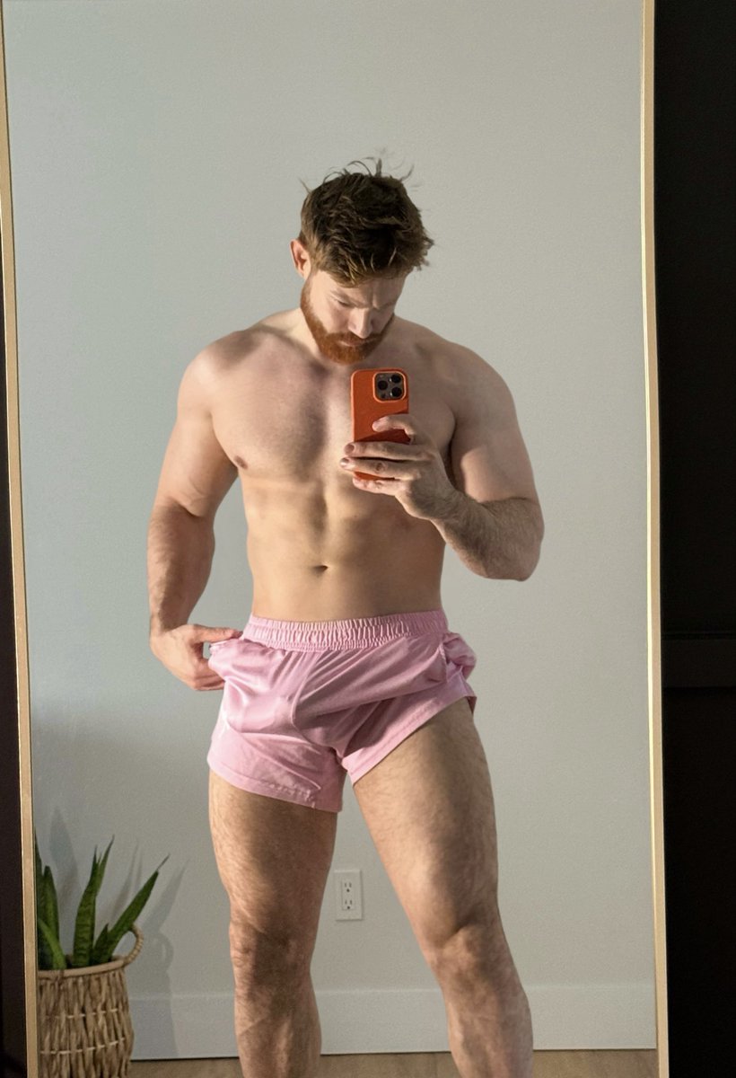 maxivillion's tweet photo. What do you think about this pink short? https://t.co/IyPw11e7Me