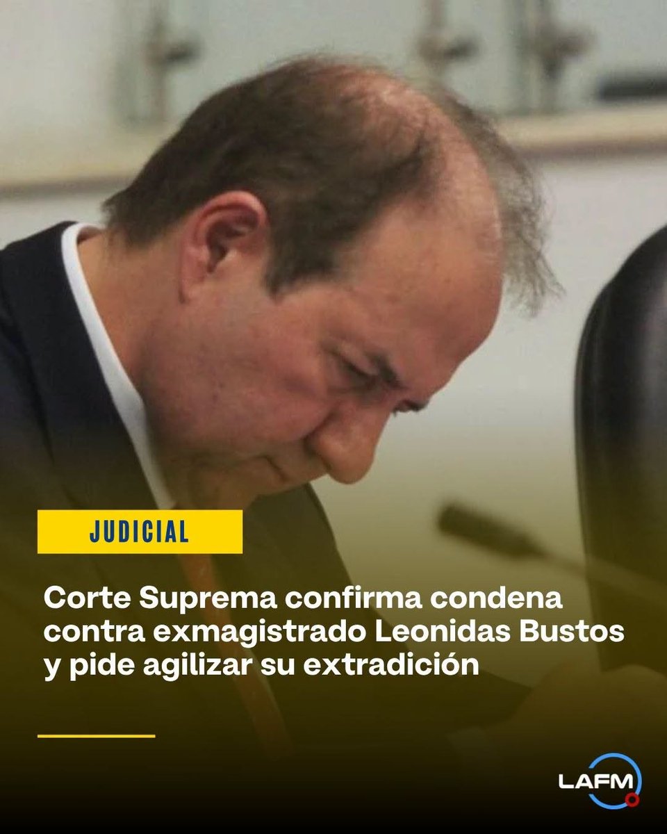 Mariano_OspinaP's tweet photo. JUSTICIA A LA COLOMBIANA
Ese bandido José Leonidas Bustos Martínez el 28 de noviembre de 2018 se voló de país. Porque en ese momento, a pesar de estar siendo investigado por la Comisión de Acusación de la Cámara de Representantes, no pesaba sobre él ninguna medida de aseguramiento, restricción de movilidad ni orden de captura que le impidiera salir de Colombia. Ocho meses y medio después fue acusado formalmente en el Congreso, el 13 de agosto de 2019, cuando la plenaria de la Cámara de Representantes aprobó por unanimidad (127 votos a favor) el escrito de acusación presentado por la Comisión de Investigación y Acusación. El 18 de junio de 2021 la plenaria del Senado de la República aprobó de forma unánime (65 votos contra 0) declararlo indigno, despojarlo de su fuero constitucional y acusarlo formalmente ante la Corte Suprema de Justicia por los delitos de concierto para delinquir, cohecho propio y tráfico de influencias.
El caso pasó formalmente a la Corte Suprema de Justicia en junio de 2021, luego de que el Senado de la República aprobó por unanimidad la acusación en su contra tras perder su fuero constitucional. La Sala Especial de Primera Instancia consideró el conocimiento definitivo de la fase de juicio (audiencia preparatoria) en diciembre de 2021. El juicio culminó el 20 de febrero de 2026, día en que se le dictó la condena original de 10 años y 3 meses de prisión por concierto para delinquir y cohecho.
La extensa duración del juicio se debió principalmente a las maniobras leguleyas de la defensa, recusaciones en las etapas previas y al hecho de que el procesado abandonó Colombia con rumbo a Ottawa, Canadá, lo que obligó a que las audiencias se adelantaran con Bustos en condición de ausente. 7 meses y 26 días después la Sala de Casación Penal de la Corte Suprema de Justicia confirmó la condena en segunda instancia al bandido José Leonidas Bustos Martínez.
Existe un marco de cooperación y un Tratado de Extradición entre Colombia y Canadá. Ocho años después de haberlo dejado escapar, la Corte Suprema de Justicia de Colombia solicitó al gobierno tramitar la extradición desde Canadá del bandido José Leonidas Bustos, condenado por el escándalo del "Cartel de la Toga".