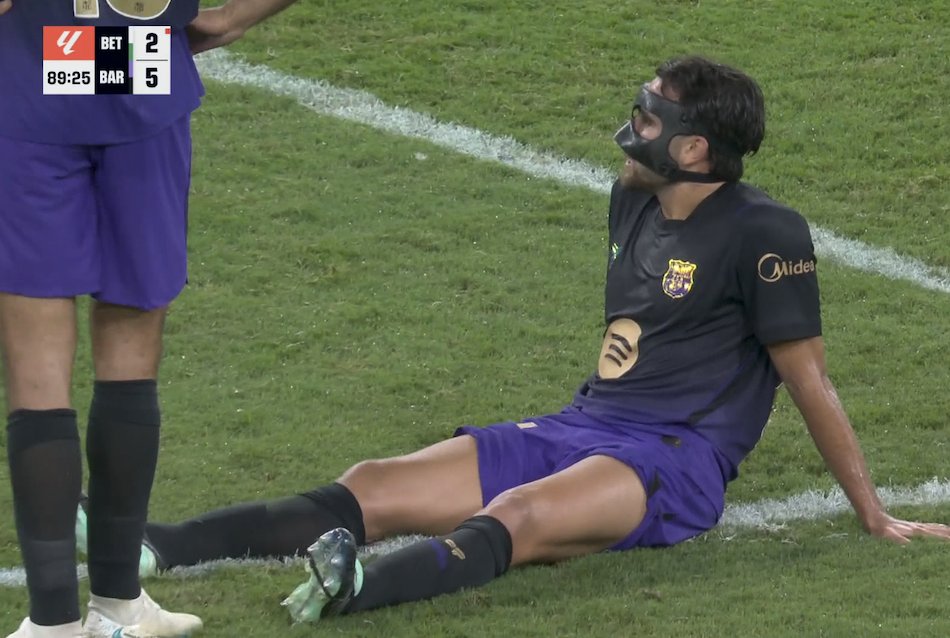 TouchlineX's tweet photo. 🚨 𝗕𝗥𝗘𝗔𝗞𝗜𝗡𝗚: ERIC GARCIA IS INJURED! https://t.co/XmSON1qIVF