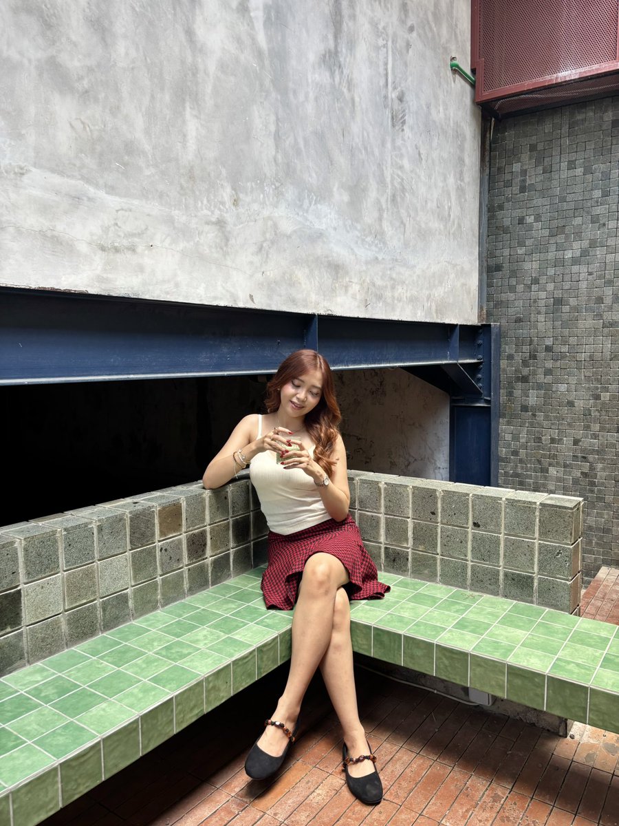loonaaprojector tweet picture