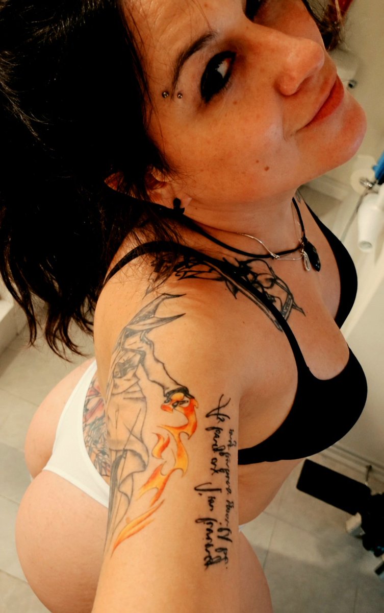 bewitchedjai's tweet photo. #tgirl https://t.co/HoJYz0C1hh