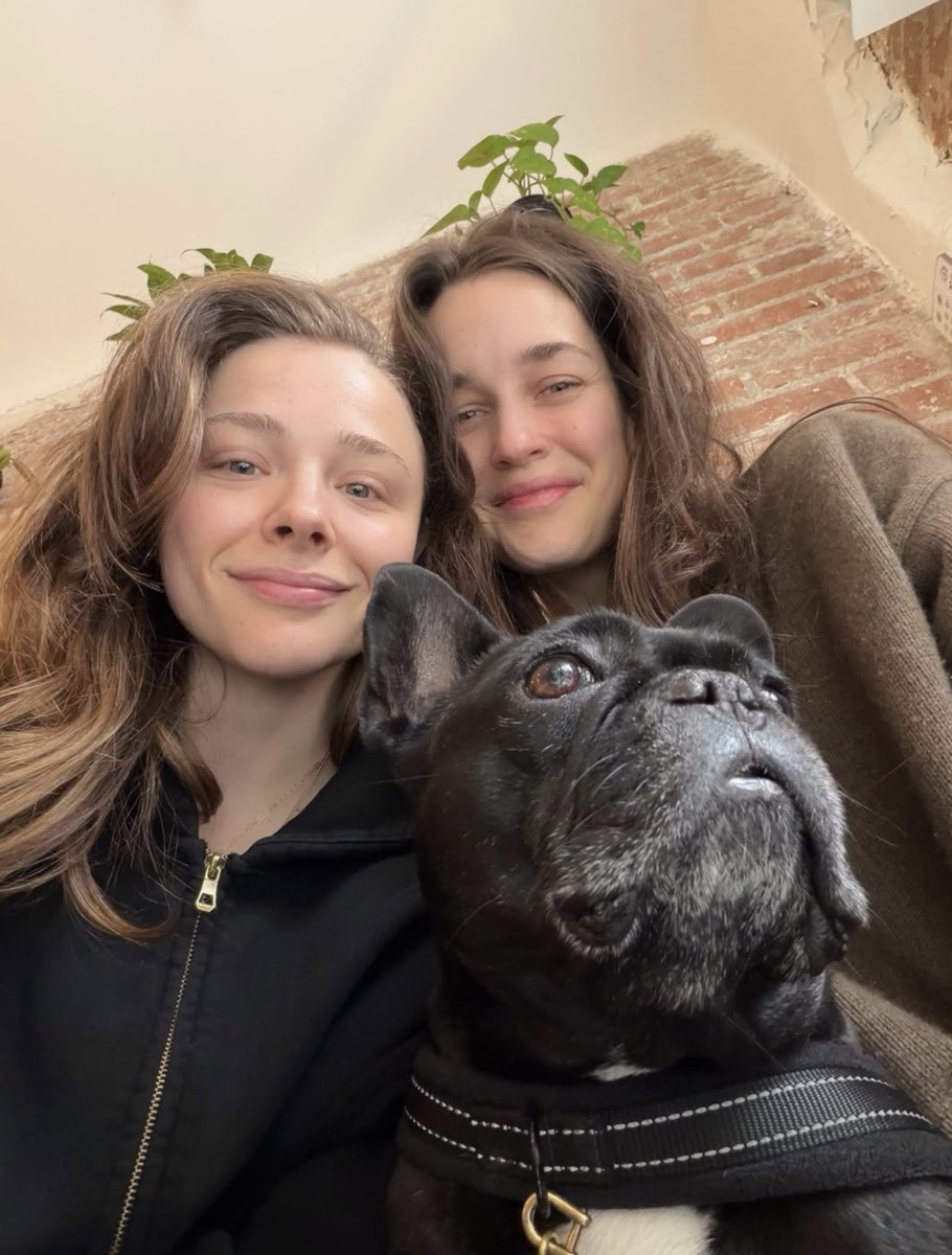 sapphicslike's tweet photo. new photo of chloe grace moretz and her wife kate harrison moretz https://t.co/Bx64dPR6Ri
