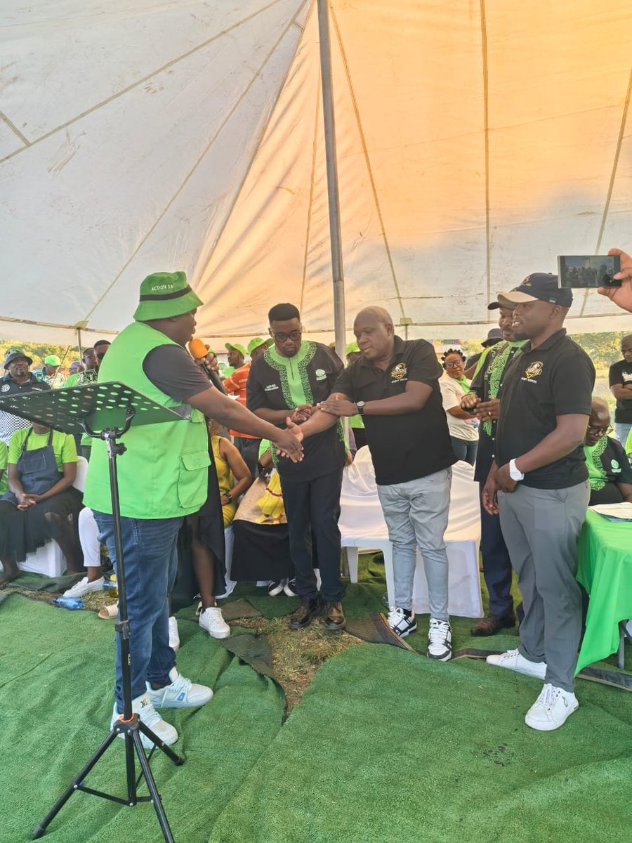 Miz_Ruraltarain's tweet photo. From grassroots activists to cultural icons, Mopani is uniting for change! 🇿🇦
Provincial Chairperson Victor Mothemela officially welcomed our newest ActionSA members today. Breaking away from the ANC and SANCO, and joined by influential local musicians like Lil Mary & Business owner Khumalo, they are stepping up to restore our municipality.

People from all walks of life are leaving the status quo behind. Why? Because the demand for accountable leadership and actual service delivery has never been more urgent.

The momentum is real. The mission is clear. Welcome home! 💚
#VoteActionSA #LetsFixMopani #LetsFixLimpopo