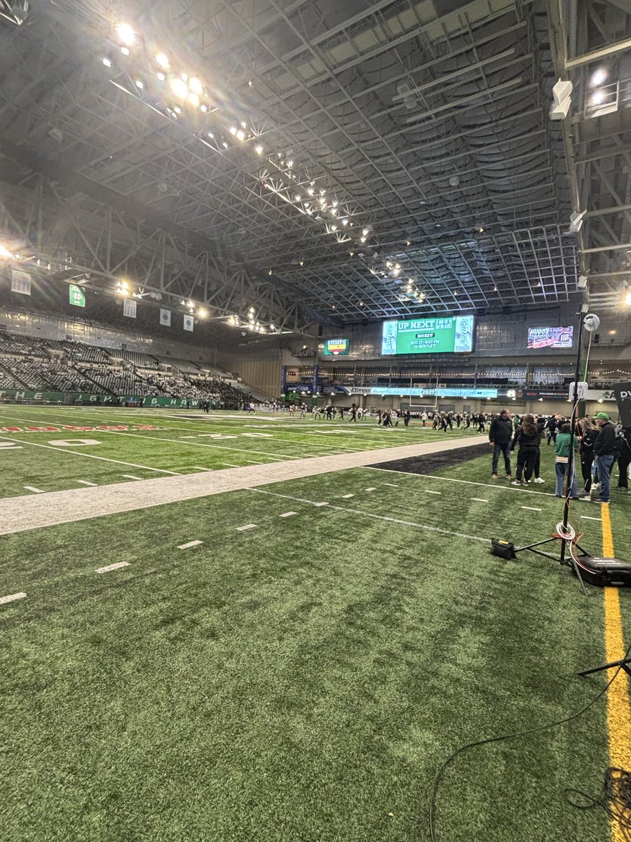 ops_vikinghoops's tweet photo. Missouri valley conference FCS showdown @oldmud40 https://t.co/FQOu0JBYmb