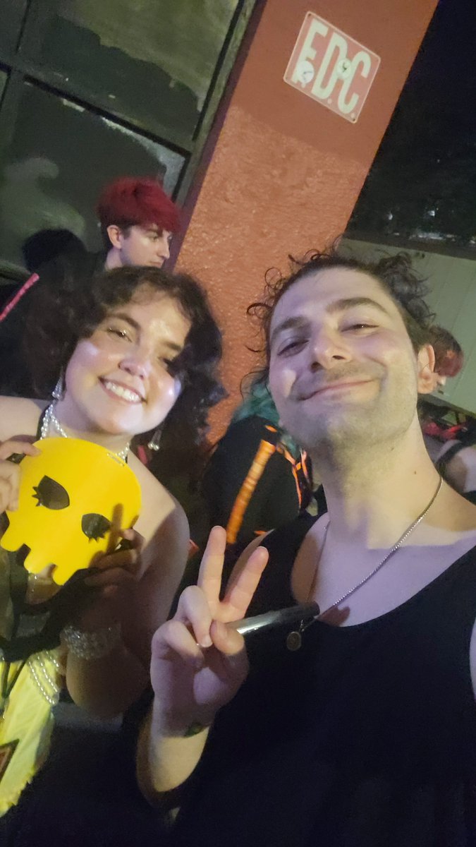 Flamewisher's tweet photo. Still had an amazing experience last night at the TLT show despite issues with the venue! Thank you for everything, TLT! Can't wait for the next show! 💛

#thelivingtombstone #tombsona #tlt https://t.co/w98Yl3BvCp