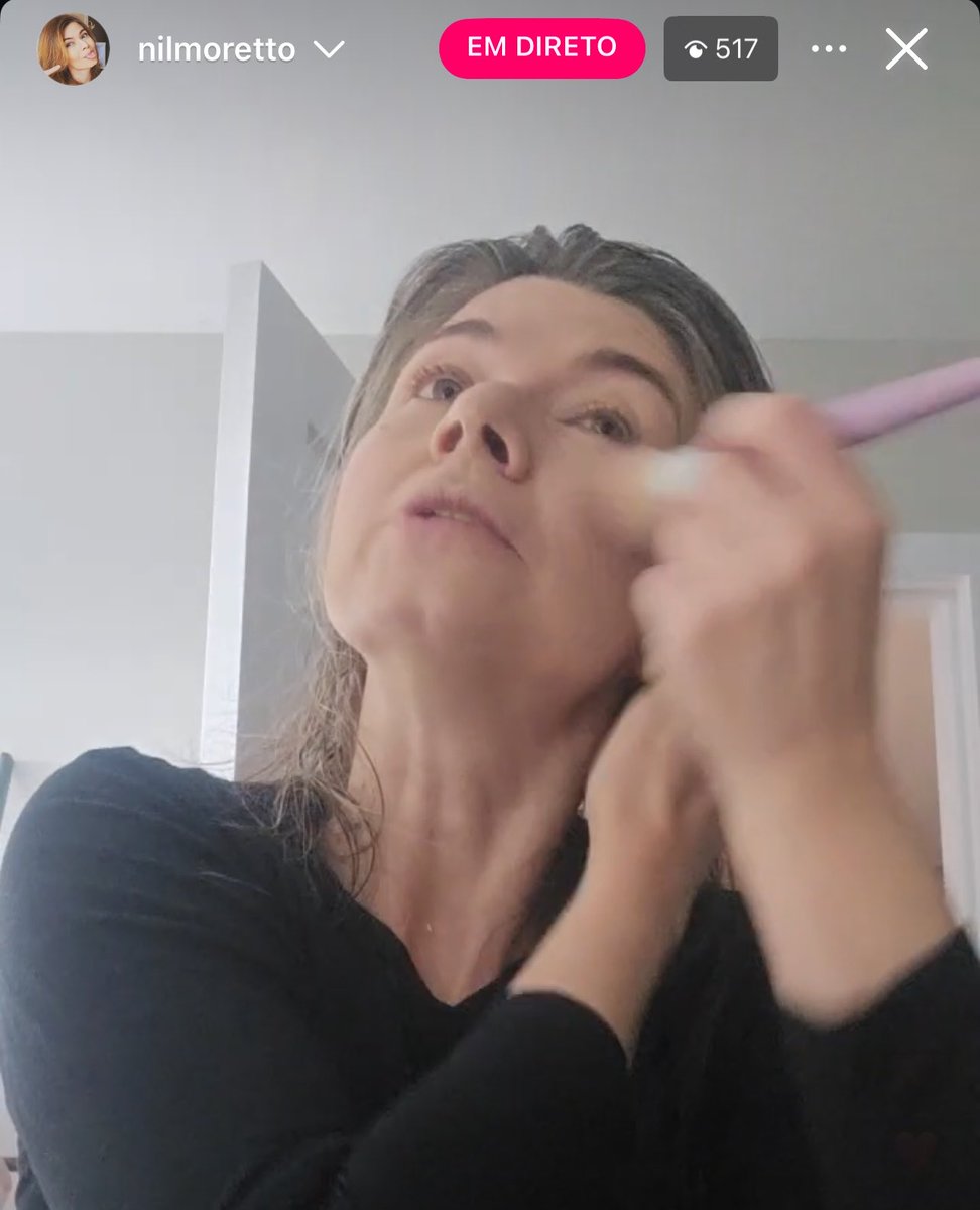 swiftfobico's tweet photo. a nilce soltando live do nada se maquiando e acabando com o fascismo mds eu amo muito essa mulher https://t.co/We1bXF81Fh