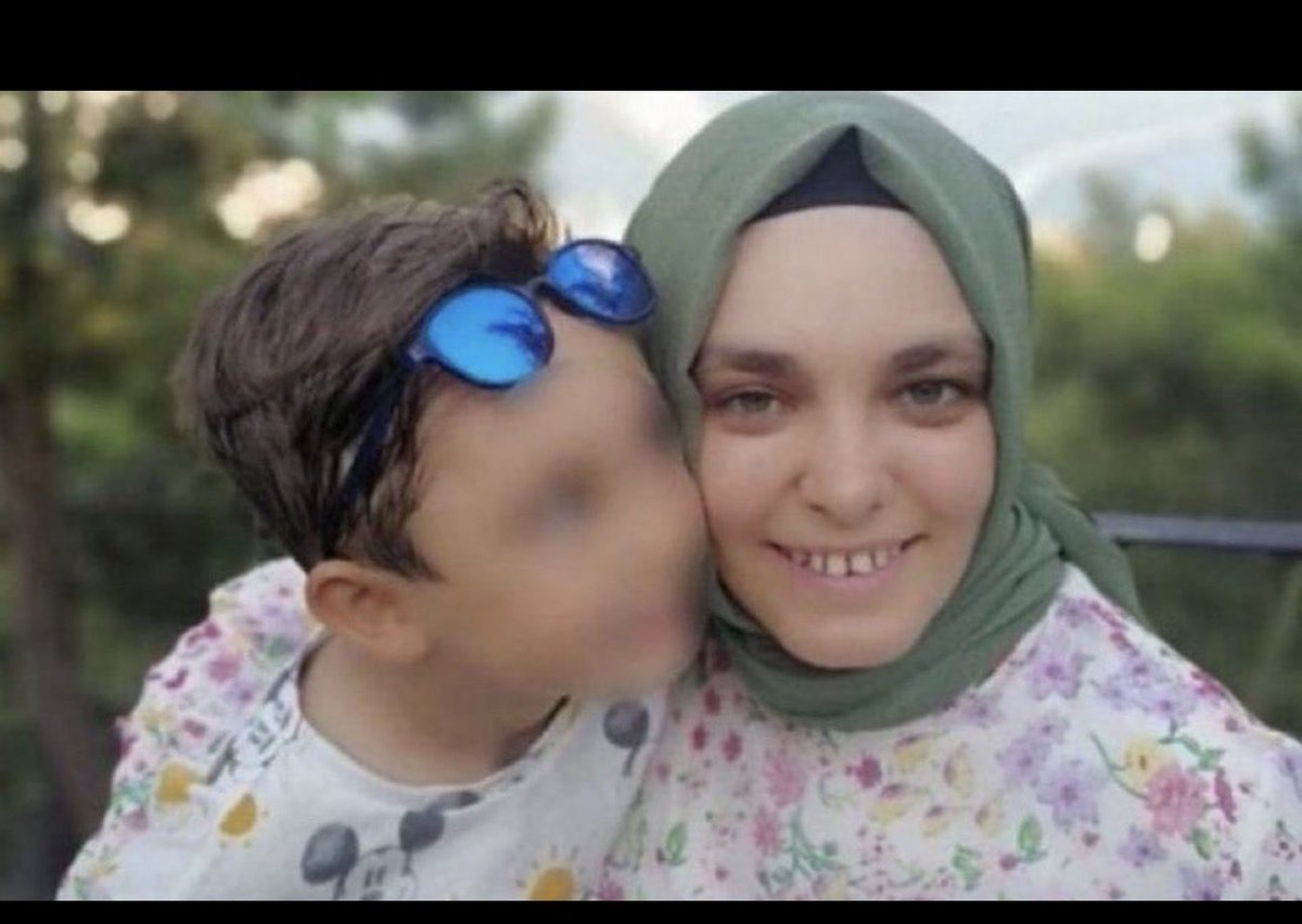 otekicocuk_x's tweet photo. Merve Çiçek, dershane çalışanı olmak ve banka hesabı gerekçesiyle Mayıs 2023’ten beri Sincan Cezaevi'nde.
Eşi aynı iddialarla 7,5 yıl yattı. Tek çocukları Cemal Faik, önce babasız büyüdü; şimdi de annesinden ayrı...
Bir çocuğun çocukluğu parmaklıklar ardında erimesin. Merve Çiçek tahliye edilsin..

AbdullahTırpan
@muzeyyensevkin