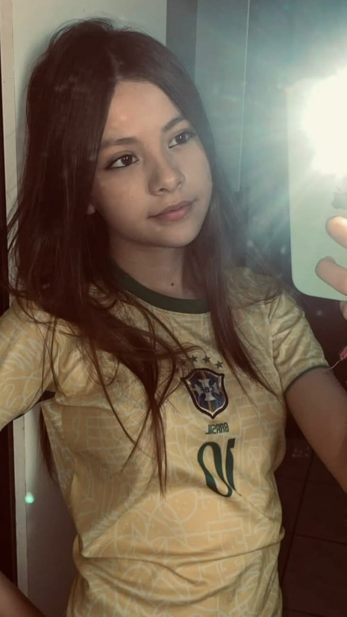 Prasasti18's tweet photo. Sou muito feia😶 https://t.co/XBoF6Ve0XW