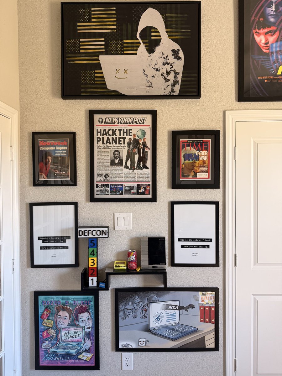 HackingLZ's tweet photo. Office is coming along nicely https://t.co/tKCMQ1eO7U