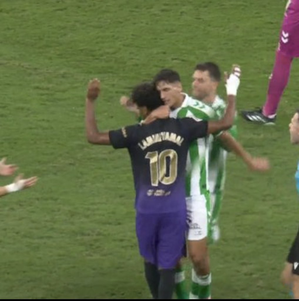 AFCJaccy's tweet photo. 🚨 🗣️ Breaking: BERNAL on his red card after the incident with Lamine Yamal:

“He attacked me first. My head barely touched him, he went down like a house of cards and I got sent off. How is that fair?

“Yamal is a brilliant player, but that doesn’t mean he can do whatever he wants and get away with it. He’s one of the most protected players in La Liga and this incident proves why people question the refereeing.

“I’m not apologising to him. He came at me first and I won’t take all the blame just because the referee showed me a red card. My only apology is to my teammates for letting them down.

“If the referee only sees one side of the incident, how can we call that justice?

#BETBAR