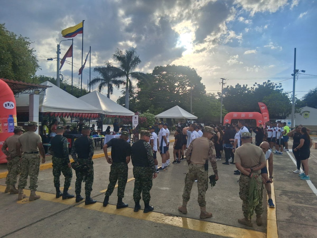 Ejercito_Div1's tweet photo. El Batallón de Infantería Mediana N.° 6 Cartagena, en cumplimiento de las actividades de Acción Integral, desarrolló una jornada deportiva de CrossFit que reunió a más de 300 participantes, entre personal militar de las diferentes unidades acantonadas y ciudadanos de distintos gimnasios de Riohacha, #LaGuajira.

Esta actividad promovió la integración, el trabajo en equipo, la disciplina y la sana competencia, fortaleciendo los lazos de confianza entre el @COL_EJERCITO y la población civil, a través del deporte como herramienta de unión y acercamiento comunitario.

#FeEnColombia