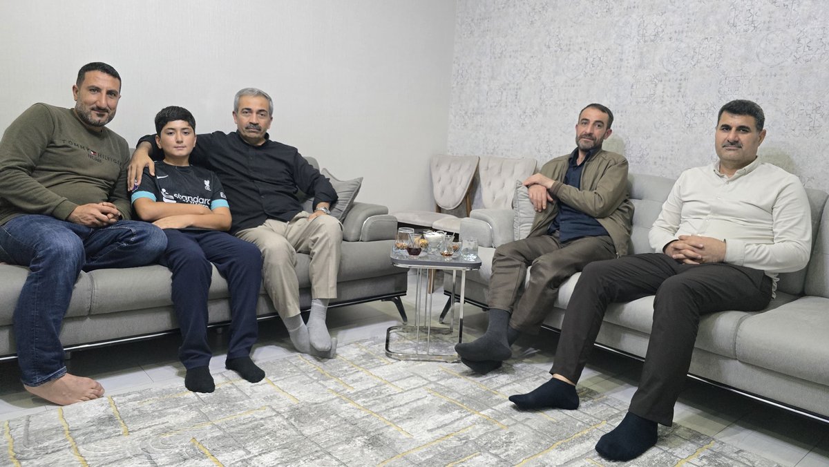 HudaParBaglar21's tweet photo. İlçe Başkanımız Orhan Zeren ve beraberindeki heyetimizle birlikte hane ziyaretleri gerçekleştirdik.

Ziyaretlerimizde vatandaşlarımızla gönülden sohbet ederek talep ve sorunlarını dinledik.

Halkımızla iç içe, gönül gönüle olmaya; kardeşlik, samimiyet ve dayanışma bağlarımızı güçlendirmeye devam edeceğiz.
