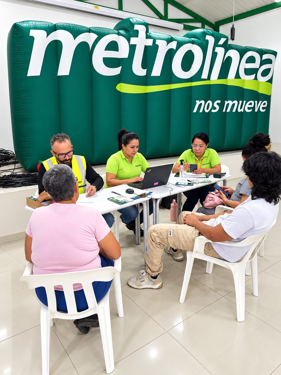 Metrolinea's tweet photo. 📍 ¡Kennedy se mueve con el SITME! 🚌
Hoy llegamos al Ágora del barrio Kennedy para acercarnos a la comunidad, socializar las rutas del sistema, presentar la SITME App e inscribir a los usuarios al subsidio tarifario del 50 % otorgado por la Alcaldía de Bucaramanga. https://t.co/afltxD4hN6