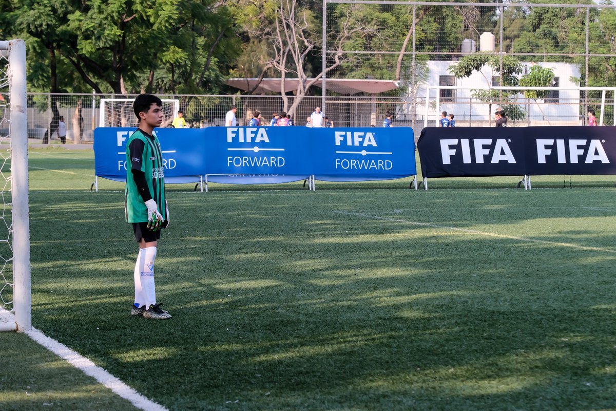 FMF's tweet photo. Una jornada que pasa a la historia, junto con las que se disputarán este fin de semana, y que entregarán campeones Sub-12 y Sub-13, varoniles y femeniles, que representarán su camiseta en la fase nacional de noviembre, a jugarse en las canchas de la #CasaDelFutbol, en Toluca. https://t.co/gndWAHG4VM
