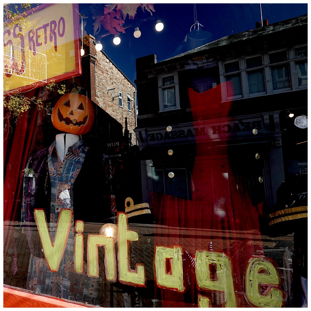 TR6STD3ACID's tweet photo. Retro Halloween Shop Window
#streetphotography #photography #street #streets #StreetStyle #image #images #picture #pictures #public #chance #encounter #encounters #candid #random #photojournalists #photojournalist #documenting #subject #Observing #halloween #halloweenart https://t.co/8aSxSWLVN6