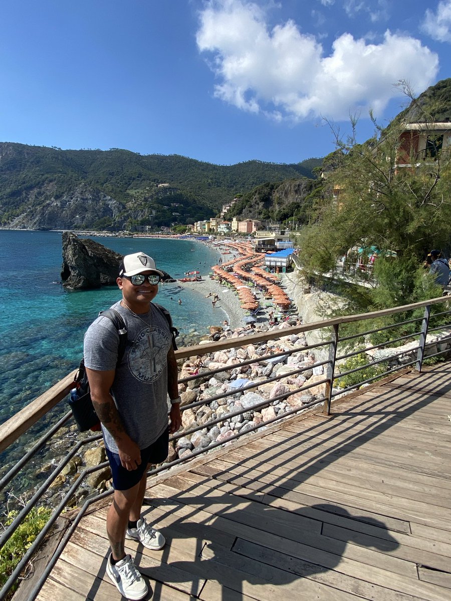 WPieTraveler's tweet photo. #CinqueTerre #Monterosso #Italy #ItalianRiviera 🇮🇹 https://t.co/7kCYI3dHuH