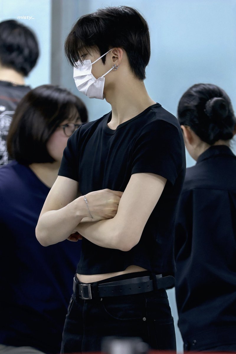naemimyoz's tweet photo. it should be illegal to have him walking around in that crop top at the airport https://t.co/RbEqErrglJ