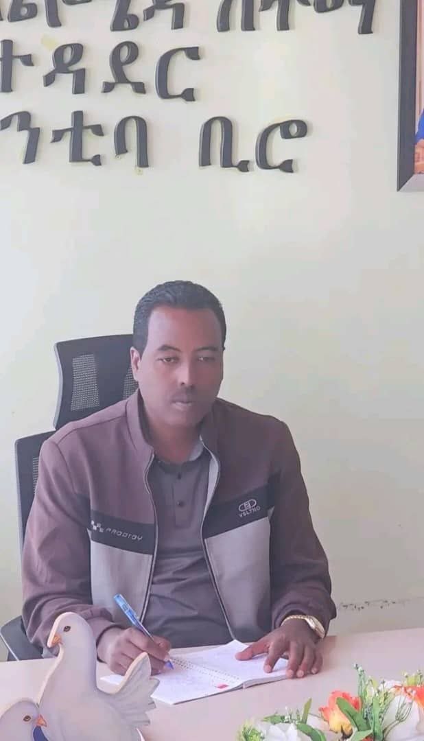 neby_G's tweet photo. 🚨 Fano captures Mehal Meda Town mayor and militia office chief in Menz Gera Woreda, North Shewa Zone, Amhara Region

On October 17, 2026, Fano forces under the AFNM Shewa General Command’s Asaminew 5th Command captured two Abiy regime officials in Mehal Meda Town, Menz Gera Woreda, North Shewa Zone, Amhara Region. The captured officials were identified as Mayor Getacher Baysasahu and Militia Office Chief Ayalew Tassew.

The two officials were captured while attempting to escape the town, which is currently under Fano control. Regime forces attempted to facilitate their escape by deploying heavy weapons, but the operation was repelled by Fano fighters.

Fano has called on remaining regime officials, militia members, riot-control personnel, and police officers to surrender.