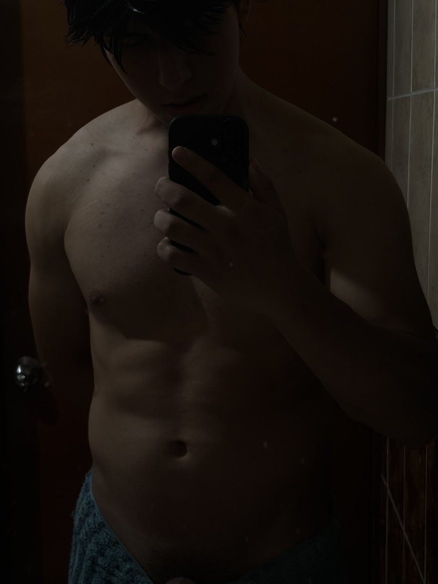 Miss180707's tweet photo. Bajaré más la cámara? https://t.co/lRnQzEBi43