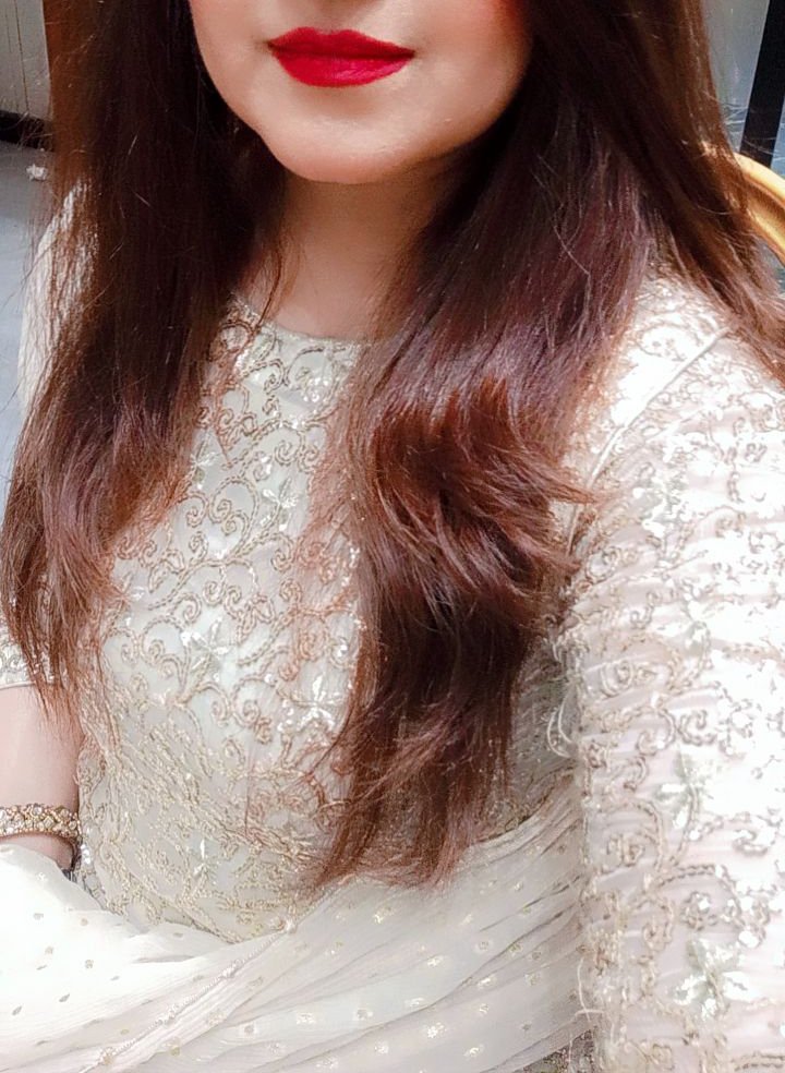 SeemeAkhtar's tweet photo. ناک کٹوانے سے بہتر بندا منڈی کٹوا لے 😛🫣
ہم بھی سفید جوڑے میں 😛 🏳️ https://t.co/fdatW1pnp6