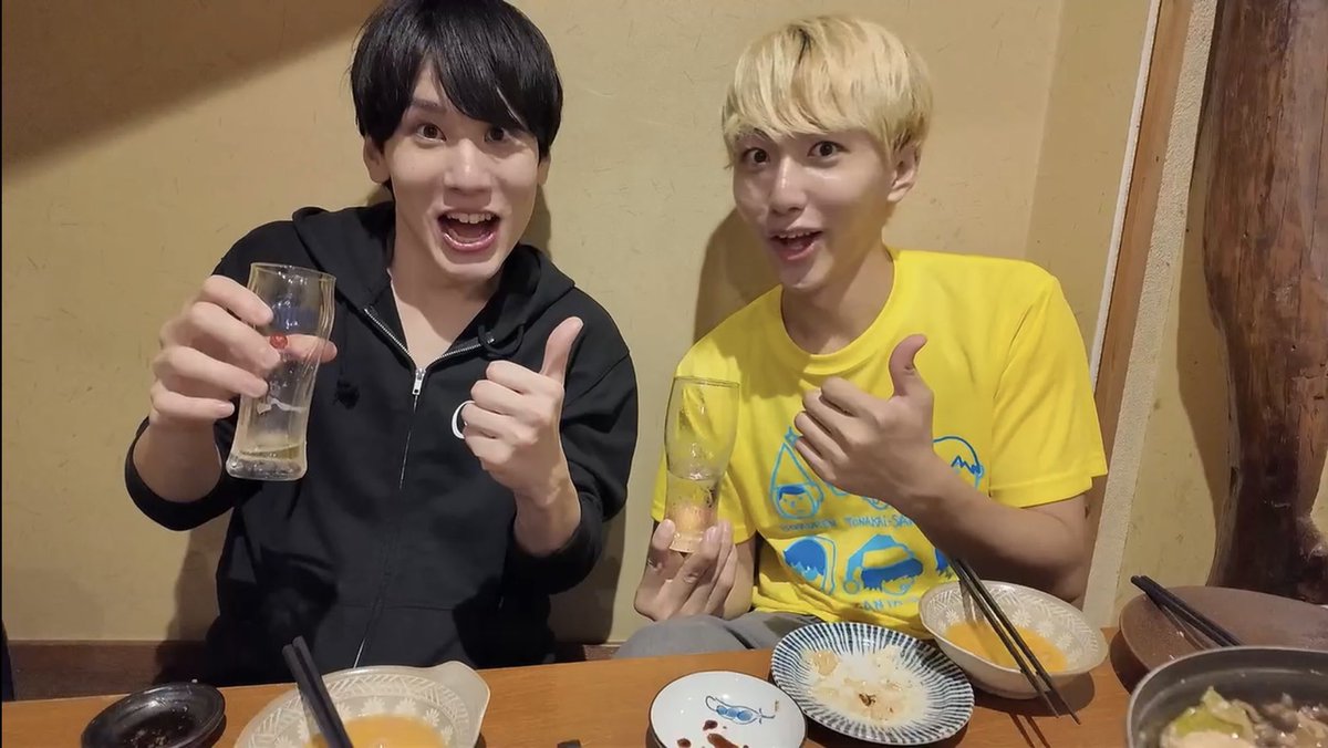 OniloveYu's tweet photo. やっぱ世界一可愛い2人💛💜
乾杯一つであんな楽しめるのこの2人だけだよ🥺
#おにラブ　#おにサブ https://t.co/sOvO8PP2Od