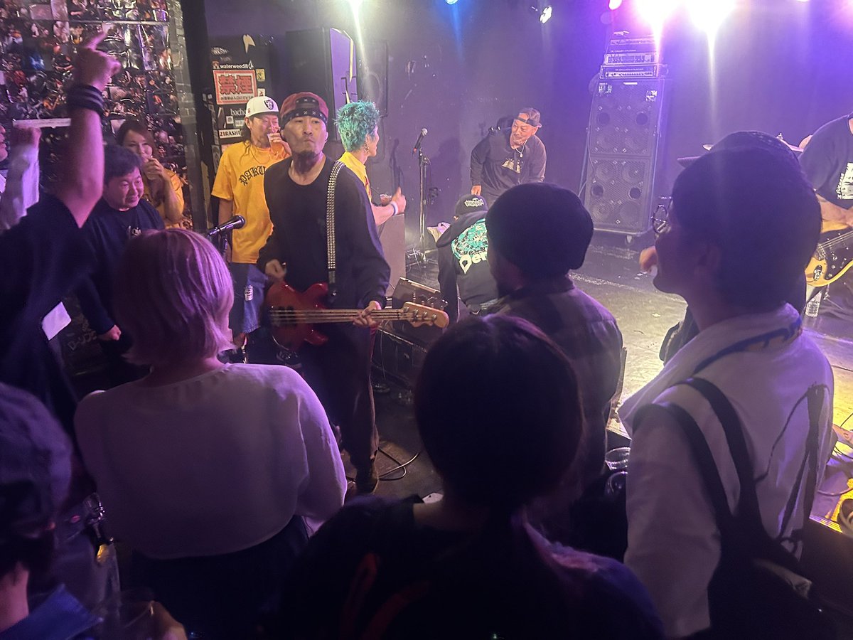DAYSGOBY8's tweet photo. 仙台ハードコア代表ESSENSE、企画お疲れ様でしたケージさん率いるWETWIFE https://t.co/ed0yjNMWT1