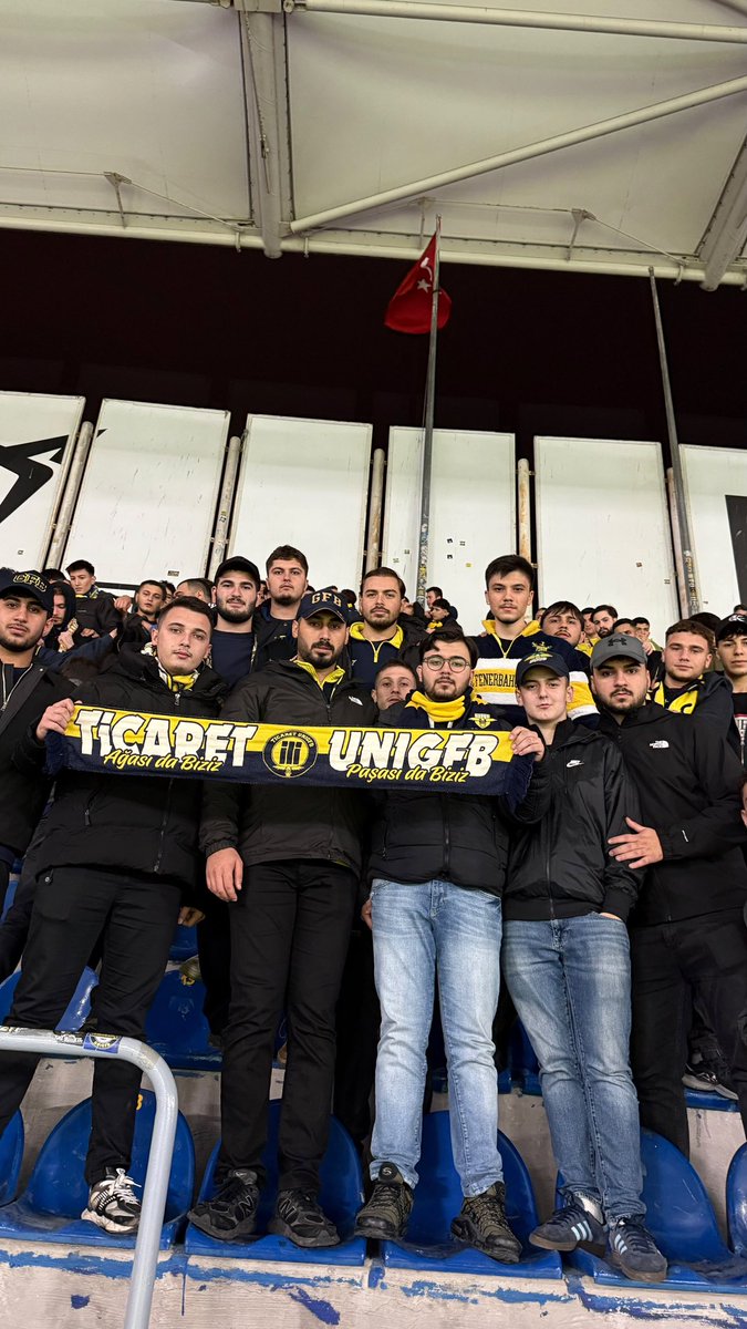 Ticaret_unigfb's tweet photo. Fenerbahçe'mizi Alanyaspor karşısında yalnız bırakmadık.
#UNIGFB https://t.co/GmbNLU0eKp