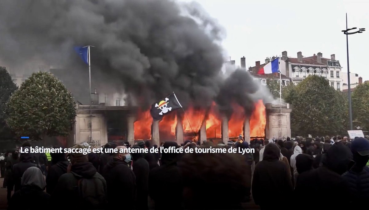 gillesplatret's tweet photo. Le chaos insurrectionnel appelle des réponses à la hauteur de la guerre civile qui a commencé.

L'ultragauche n'est plus une option politique, c'est un principe de sédition.

Tous les mouvements qui y sont liés doivent être interdits, à commencer par LFI. https://t.co/rbCYTvjnfX