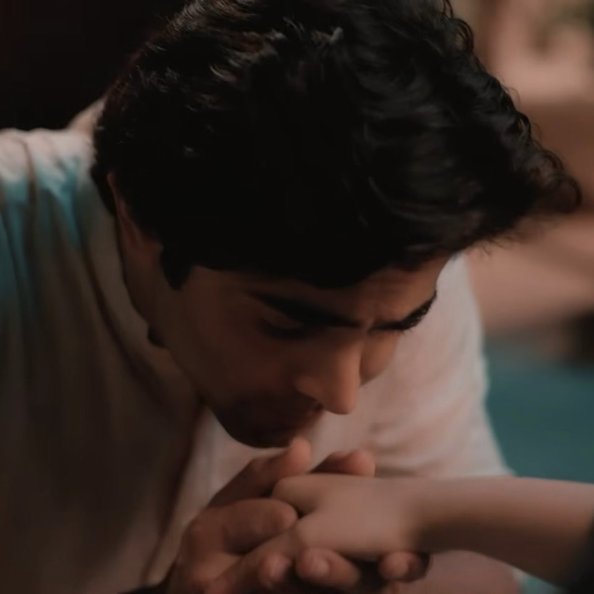 lovesdure's tweet photo. a girl who thinks                 a boy who loves 
she’s hard to love             her like it’s breathing https://t.co/TCYrbAuivO