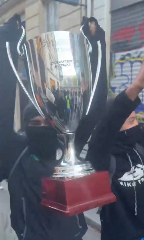 ULTRAS_M8's tweet photo. La honte.. https://t.co/FI4pLTDfxe