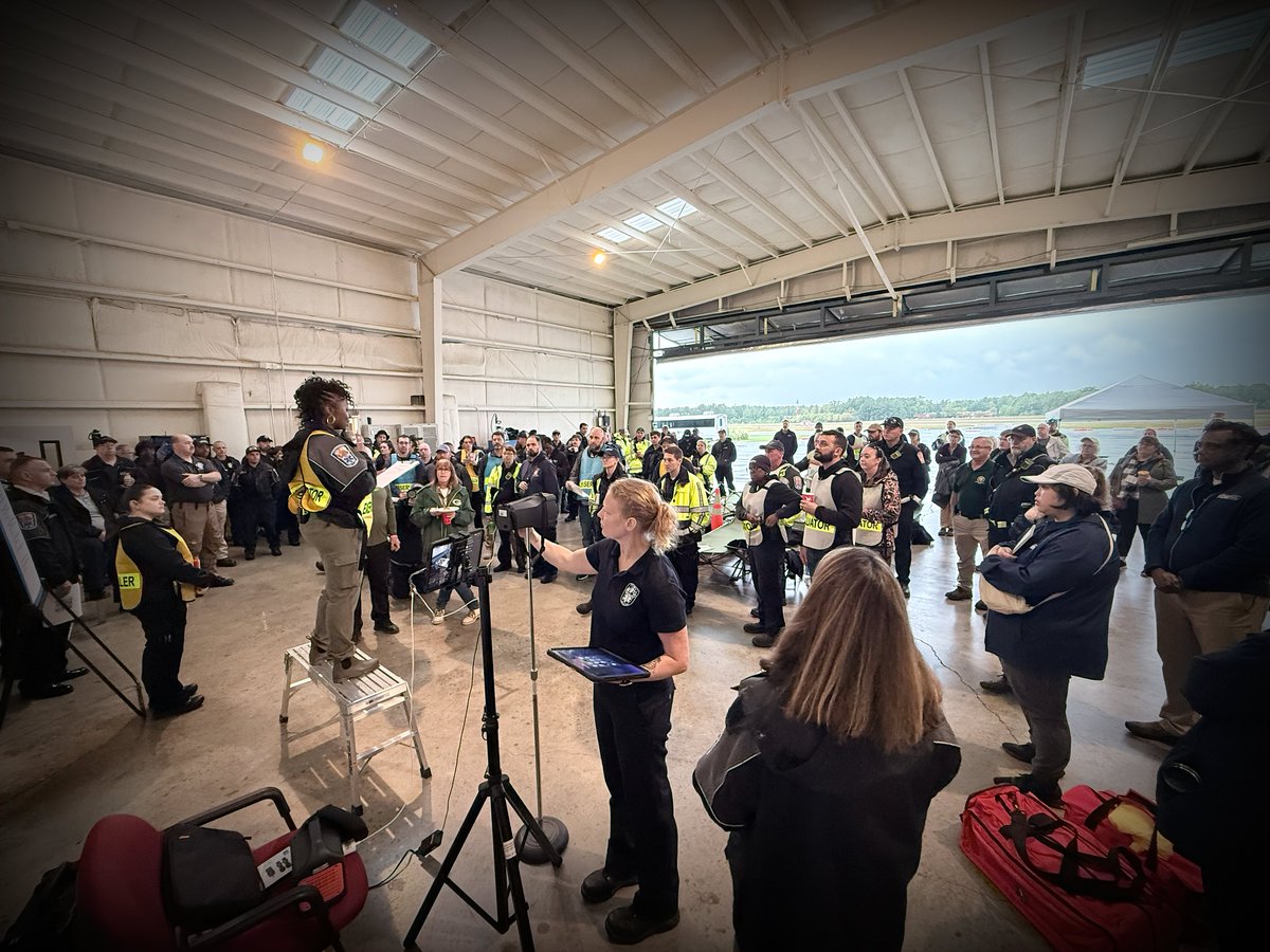 VDEM's tweet photo. 🌧️ 🌞RAIN OR SHINE, VIRGINIA TRAINS TO BE READY! 🚒🚑

Cold temperatures in the 50s, heavy rain and strong winds didn’t stop emergency managers and first responders from putting preparedness into action today! https://t.co/zXJXyoXDL0