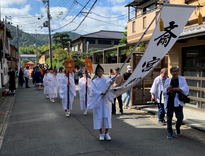 kyoto_ism's tweet photo. 【野宮神社】斎宮行列
新たに天皇が即位すると未婚の皇女または王女が伊勢神宮に遣わされる。#野宮神社 の #斎宮行列 はこの群行を再現した時代行列。斎宮代と雅な官人と官女が嵐山を練り歩く。
https://t.co/4M8k2UrSGg
#京都 #京都グルメ #京都カフェ #京都旅行 #kyoto #kyototrip #kyototravel https://t.co/8SC5742edo