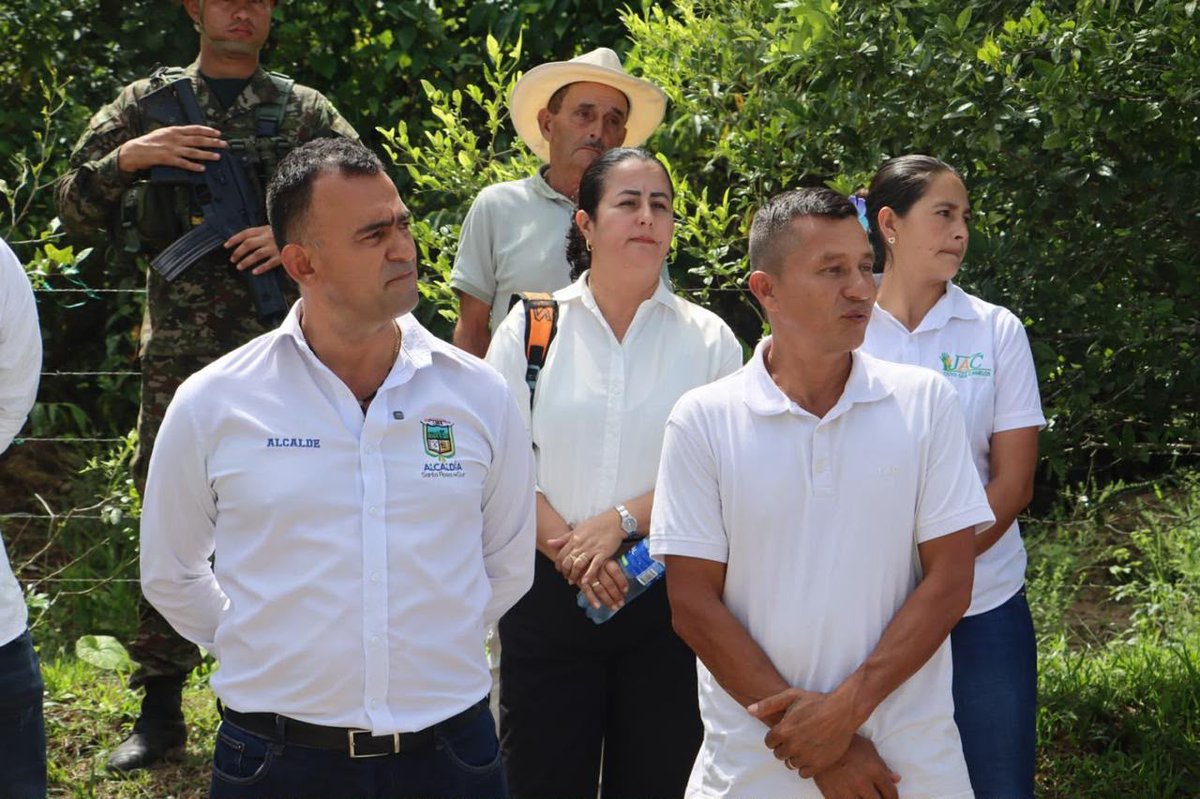Ejercito_CAAID's tweet photo. 🏥🇨🇴El programa #FeEnColombia del @COL_EJERCITO hizo entrega del proyecto de infraestructura del puesto de salud del corregimiento de Los Canelos, sur de Bolívar, en el marco del Programa de Asistencia Humanitaria de la Embajada de Estados Unidos en Colombia.

#PatriaHonorLealtad https://t.co/Ta2He69EML
