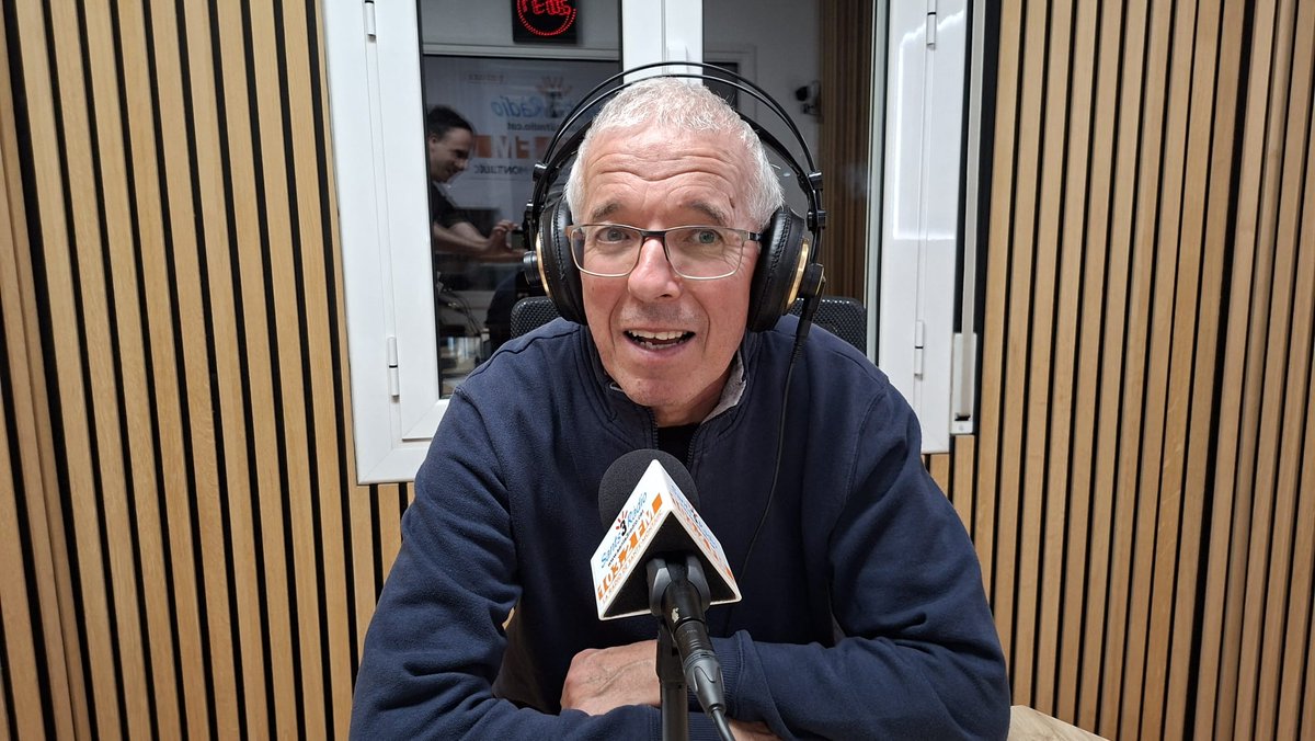 sants3radio's tweet photo. Més de 1500 corredors sortiran al carrer aquest diumenge per participar al #CrosPopular de #Sants.🏃♀️🏃♂️
Al #SantsMontjuïcAlDia entrevistem en Carles Manzano del @CrosdeSants, que ens explica els últims detalls.
🎧Audio👉https://t.co/cx0NdQvZa8
📰Notícia📸👉https://t.co/8X92HD07Vp https://t.co/Kqw5p9yh7o