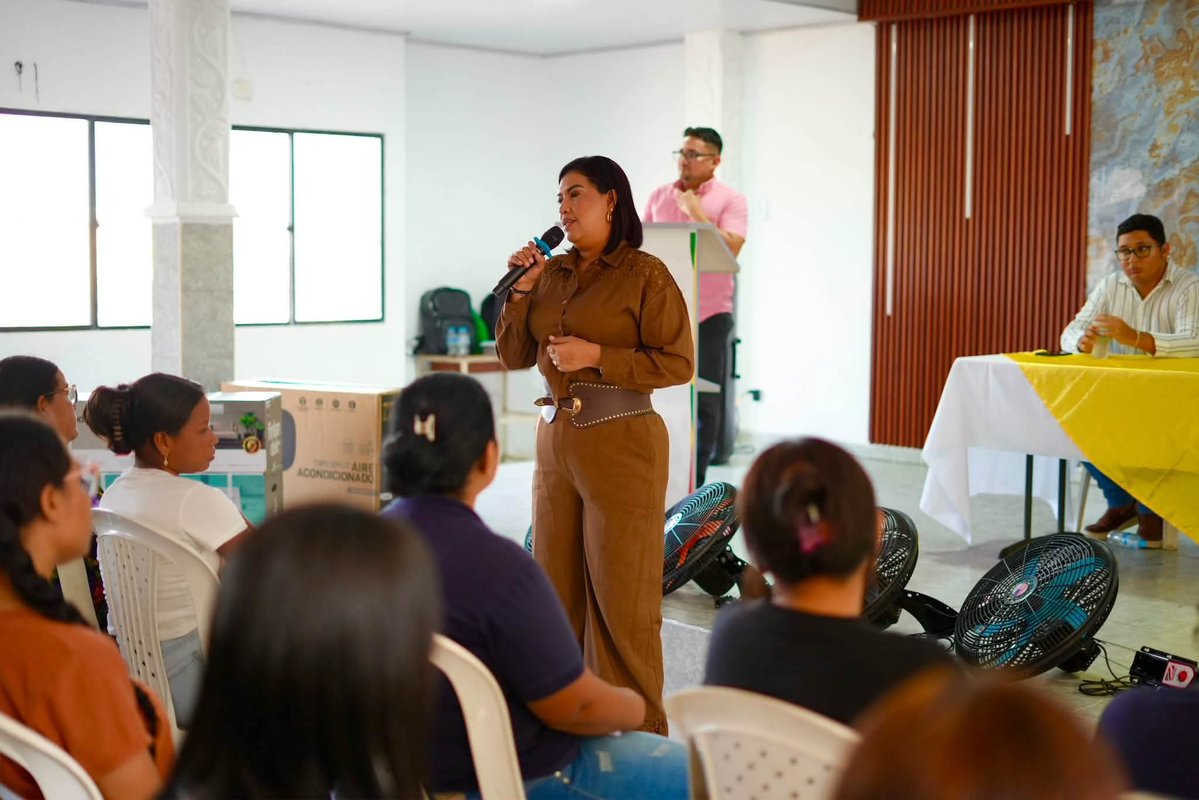 MalamboAlcaldia's tweet photo. #AlcaldíadeMalambo fortalece la educación superior con la entrega de mobiliario y equipos tecnológicos a la sede local de la @UniBarranquilla
#NosMueveMalambo #IUB https://t.co/Uhq3j3oqzw
