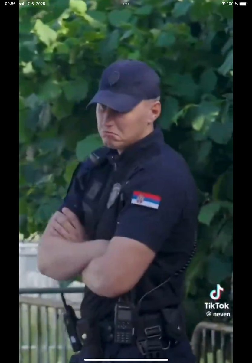 shoneslovenac's tweet photo. @M2aja @PatogeniP @Zbor_Konjarnik Policija je katastrofa 🤮🤮🤮 https://t.co/vhHd0yS7Eo