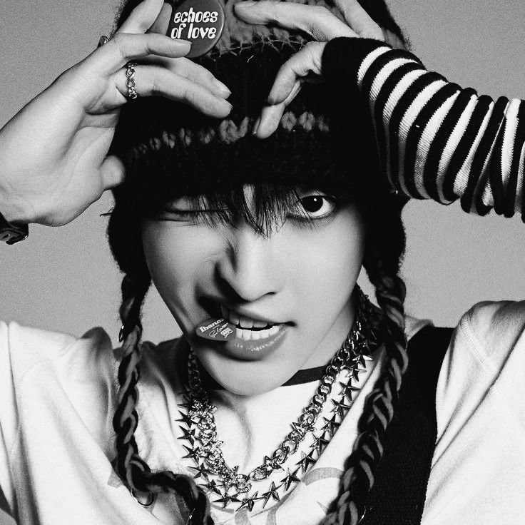 no1like_yuri's tweet photo. ⊹₊𓏲 Hj especialmente a pack black and white do Hongjoong deu tchau, foi difícil tirar ela já que era minha marca registrada, inclusive deixou de ser atzbyyuri, agora é @no1like_yuri. Por favor não se esqueçam de mim 🫶🏻 (um dia o antigo Hongjoong irá voltar pra pack) https://t.co/hO90ruhT0I