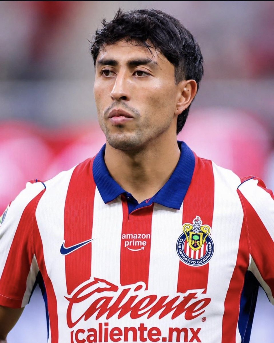 ChivasXtra_'s tweet photo. 🚨𝐁𝐑𝐄𝐀𝐊𝐈𝐍𝐆: Omar Govea presentó un tema muscular y no va convocado esta noche. https://t.co/Mubyhh1g4T