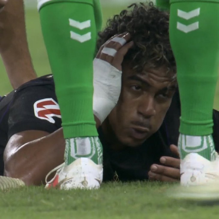 TouchlineX's tweet photo. 🚨 𝗡𝗘𝗪: Full interaction between Facundo and Lamine, NOT SHOWN by the TV broadcast!

1. Lamine is helping Fermín off the ground, Facundo comes and pushes him from behind.

2. Lamine pushes him back.

3. Facundo grabs Lamine by the neck, headbutts him twice, and throws him to the ground!