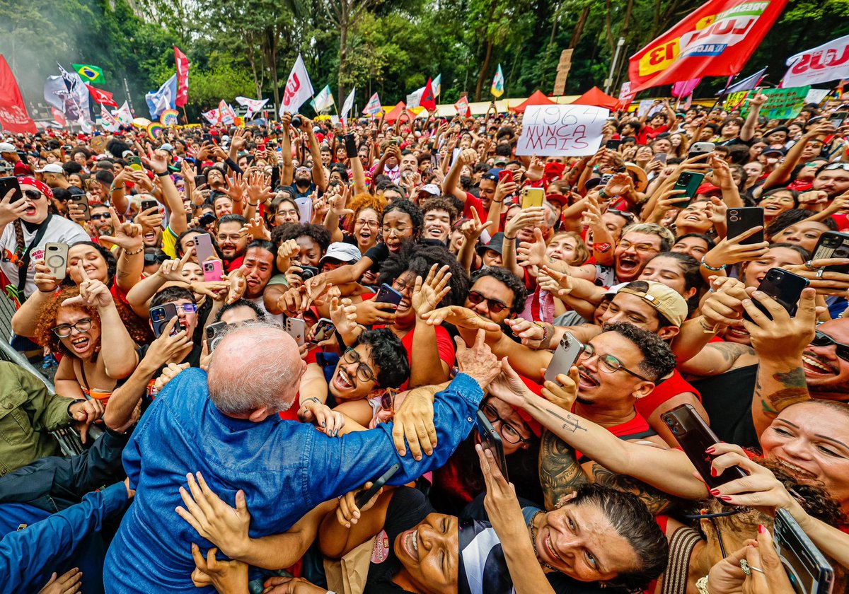 Brizolulista's tweet photo. #LulaTemOMaiorExercitoDoMundo https://t.co/hAmC046w82