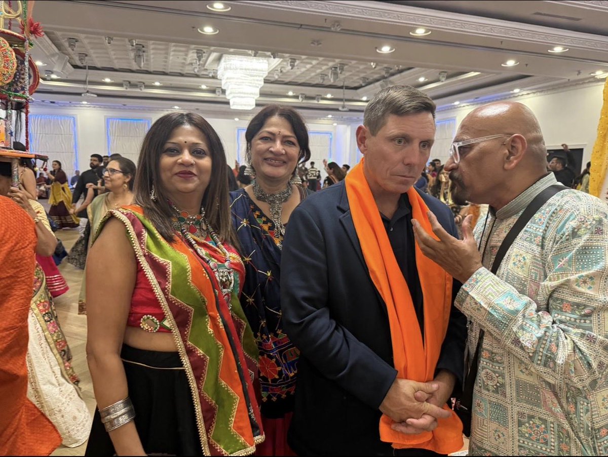 email2patel's tweet photo. @sanghaviharsh એલ્ડોરાડો ગુજરાતી કોમ્યુનિટી,બ્રેમ્પટન, કેનેડા,દ્વારા આયોજિત ગરબા મહોત્સવનો ઉદ્દેશ ગુજરાતી સંસ્કૃતિ,પરંપરા, આધ્યાત્મિક વારસાનું જતન કરી નવી પેઢીને સંસ્કારો સાથે જોડવાનો હતો.
માઁ અંબાની આરતી,ભક્તિમય ગરબા વચ્ચે બ્રેમ્પટનના મેયર શ્રી પેટ્રિક બ્રાઉનની ઉપસ્થિતિએ કાર્યક્રમની શોભા વધારી https://t.co/aD1svGCz4c