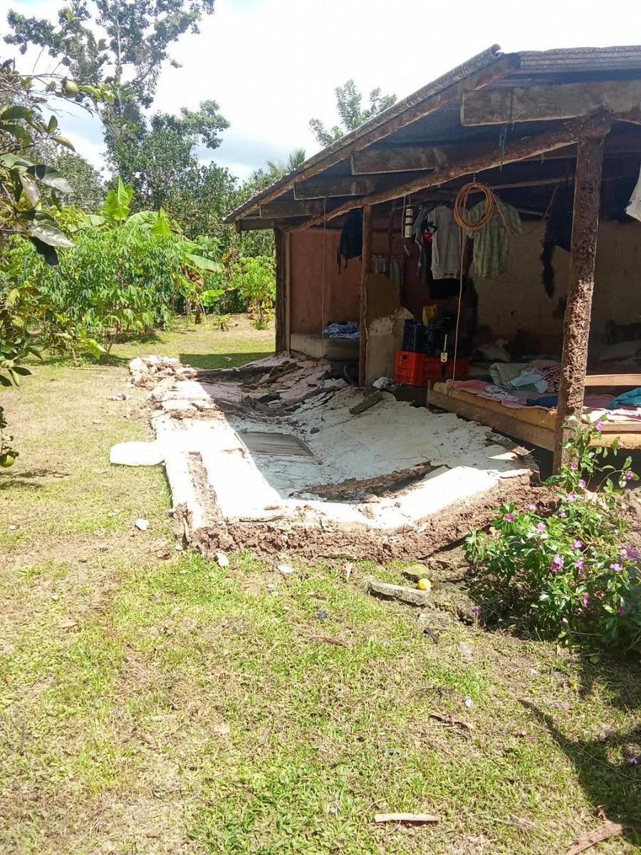 elcuaracom's tweet photo. Esta familia necesita nuestra ayuda en Penonomé. Aún no le ha llegado el apoyo. 🇵🇦☝🏼

Comunidad Boca de Chiguiri al norte de Penonomé, 3 familias afectadas ente ellas una casa colapsadas
2 adultos mayores. Un joven solo familia de 5 esposo esposa 2 adolescente y una niña de 10. https://t.co/Y8Oio4fXfj