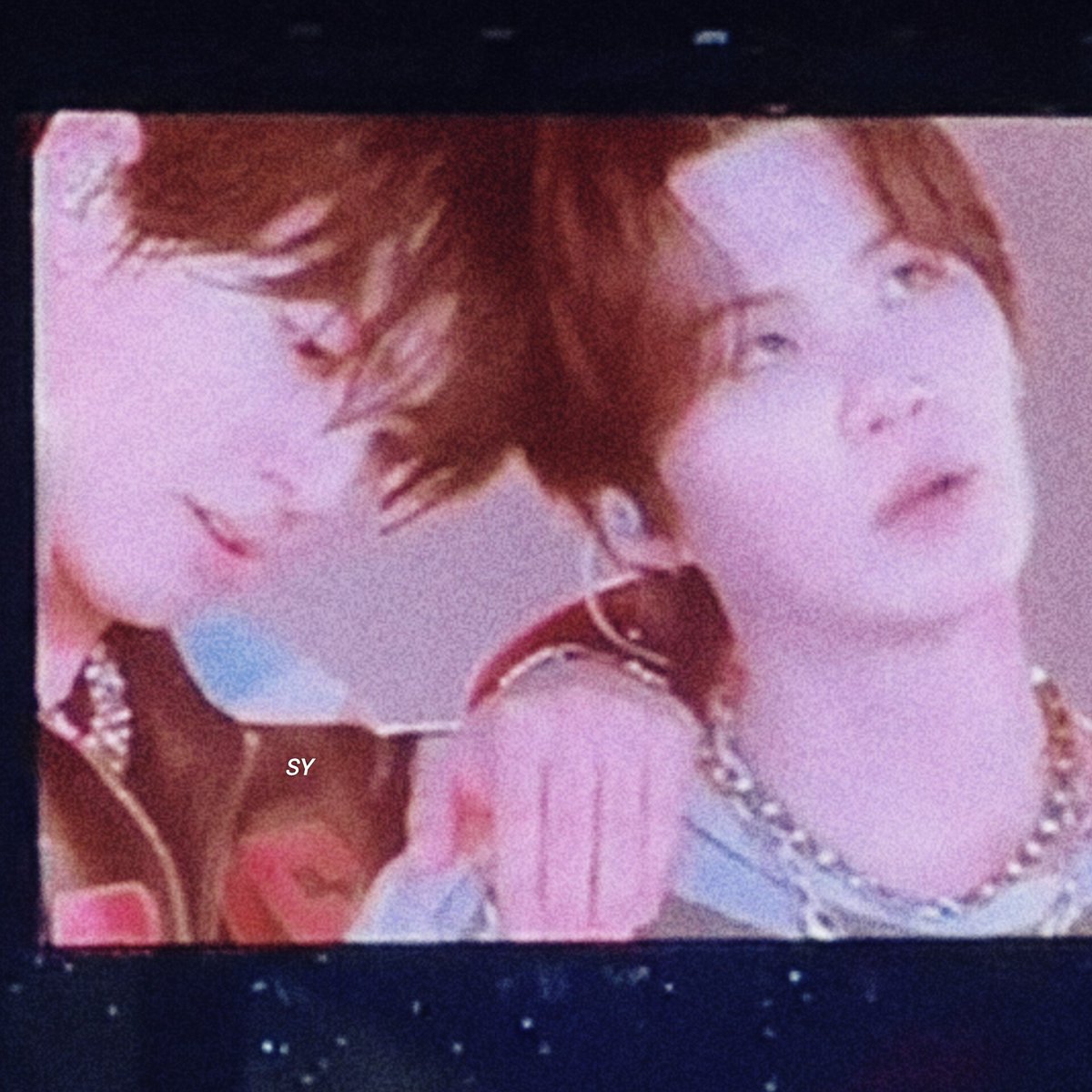 sucreyoongi's tweet photo. OH THIS IS ABSOLUTELY CRAZY. YOONKOOK ARE YOU FUCKING KIDDING ME RIGHT NOW. https://t.co/fvUkC5ZUig