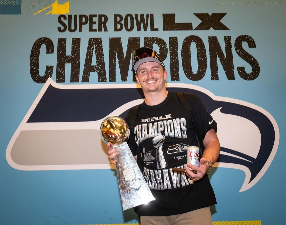 NoContextHawks's tweet photo. 49ers can stay in my mentions all day but our backup QB will always have more rings than Brock Purdy 🤣🤣🤣. https://t.co/IljavGVskT