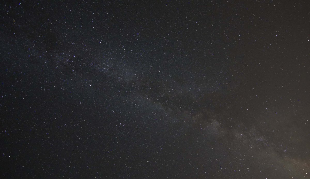 chunueligtneg's tweet photo. Caught a few shooting stars tonight but couldn't catch them on camera. Can't complain though — this view is still worth it. https://t.co/A3MvWYGe7V