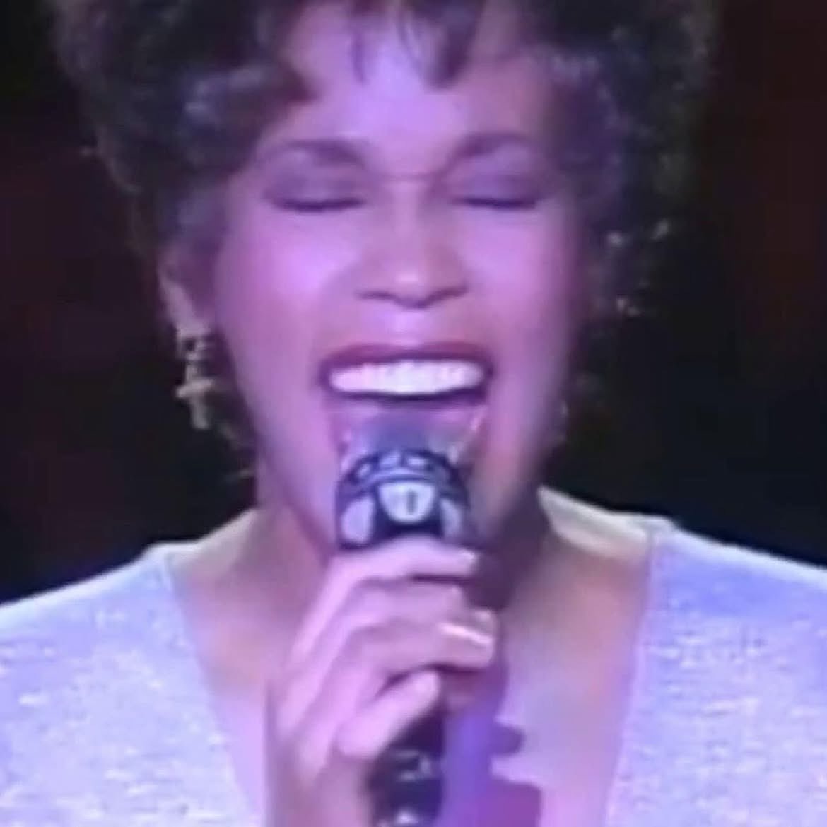 whitneysfanclub's tweet photo. Whitney Houston at her “Feel So Right” Tour in Japan in 1990!!! 💜🎤🎼 https://t.co/KkqFFsoz1l