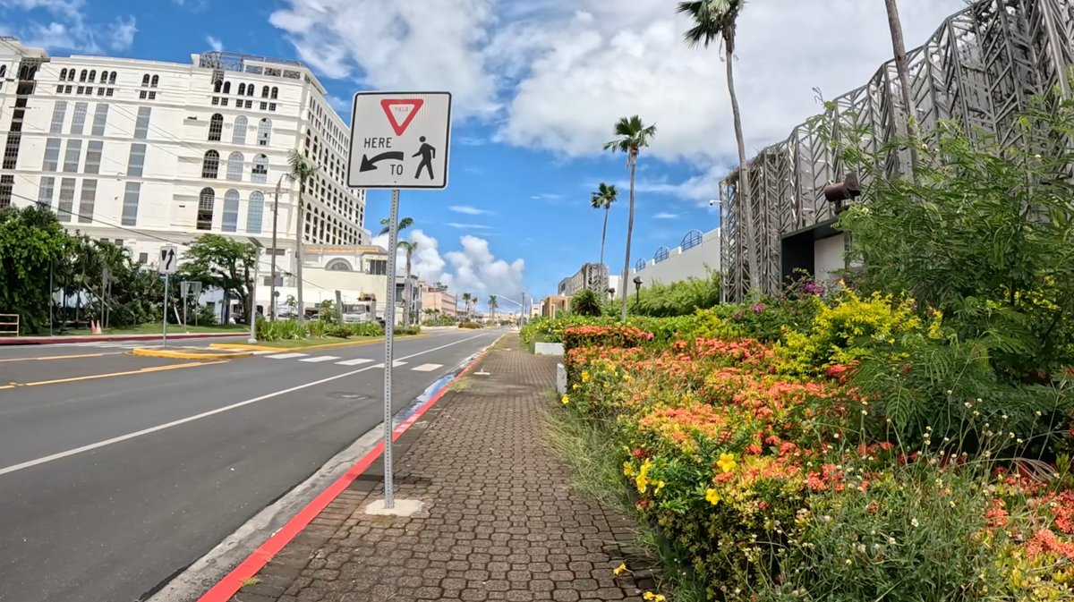 onodamasashi's tweet photo. 日本人に忘れられた楽園、サイパンに行ってきましたが、2026年の今、めちゃめちゃ淋しいことになってます。

昼夜問わずガラパン地区に人がおらず廃墟や空き地だらけです。T ギャラリア サイパンは閉館。建設中の豪華カジノホテルは開業することなく建設中止となり放置されたまま。

約30〜40年前に沢山の日本人が訪れたことを考えるとは考えられないです。

そんな動画をYouTubeにアップしました。是非観て下さい。
https://t.co/u9MMb3HzGU